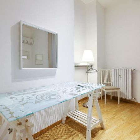 Luminoso Appartamento Con Balcone In Cadorna Milan Exterior photo